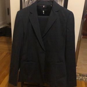 Elie Tahari pants suit; size 0.